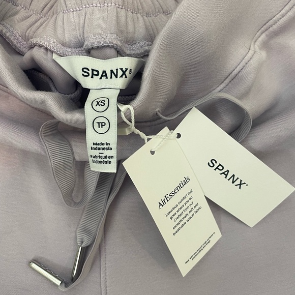 Spanx AirEssentials 6” short women’s XS - Picture 2 of 6